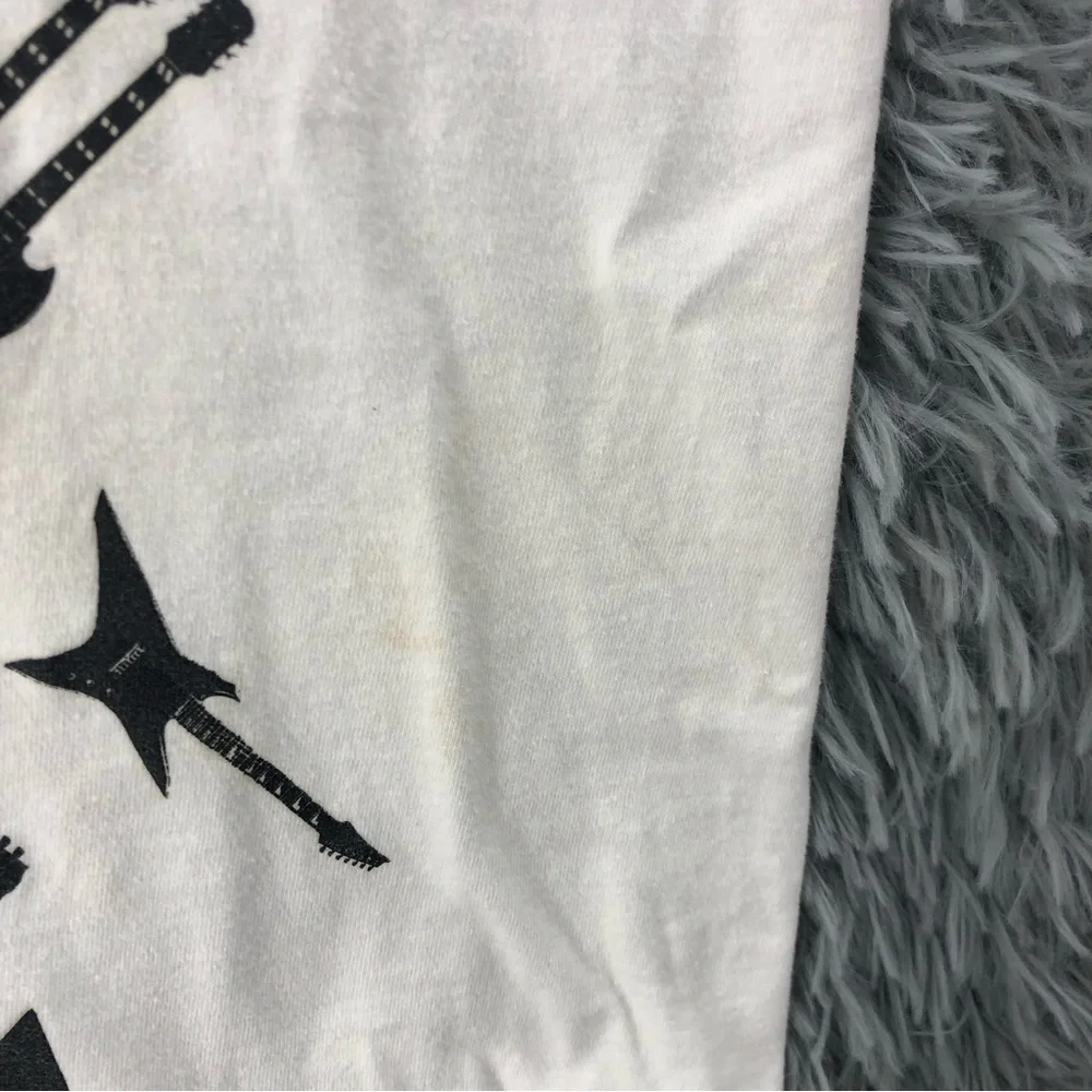 Quicksilver Tshirt Boys Small Spellout Guitars White Short Sleeve Shirt